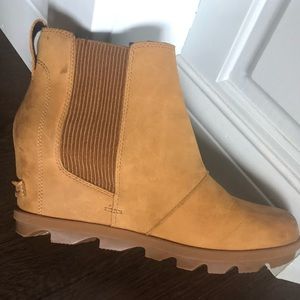 Sorel Joan Of Arctic 11 Chelsea bootie camel tan brown boot size 10